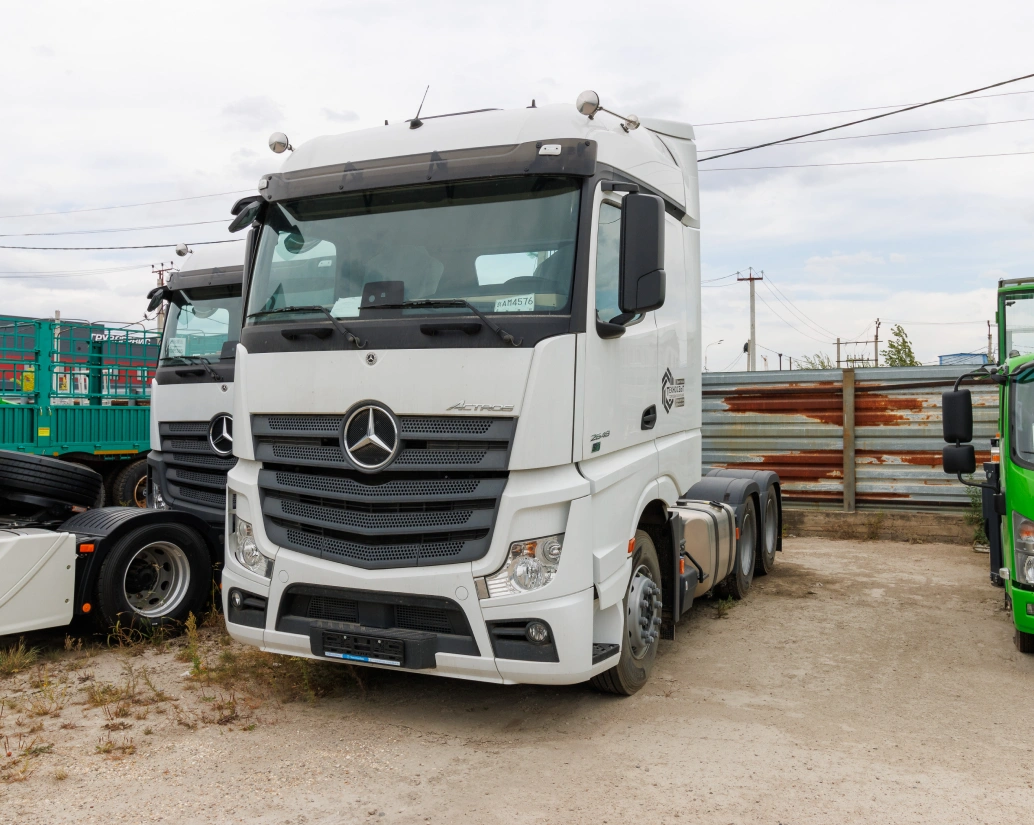 Тягач Mercedes-Benz Actros